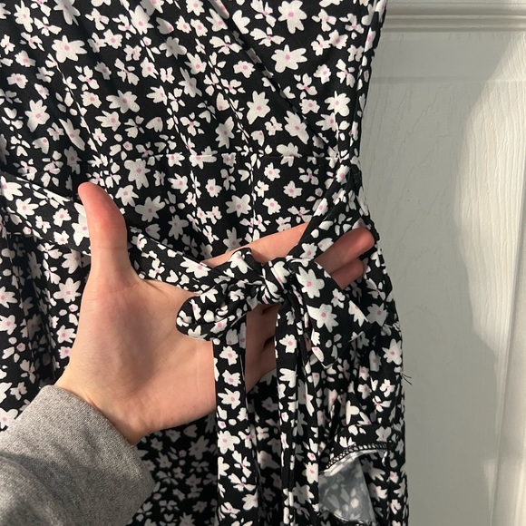 CROSS OVER BLACK AND WHITE DRESS - Picture 4 of 4